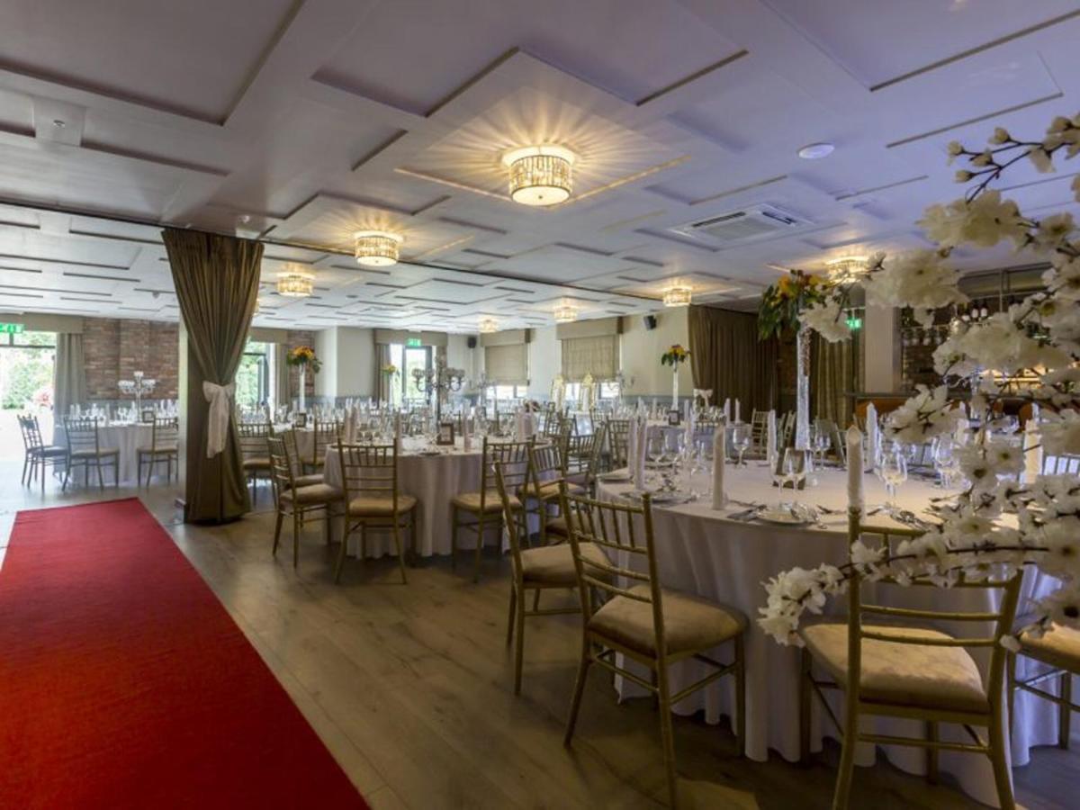 The Village Hotel, Bar And Restaurant Bettystown Exterior photo